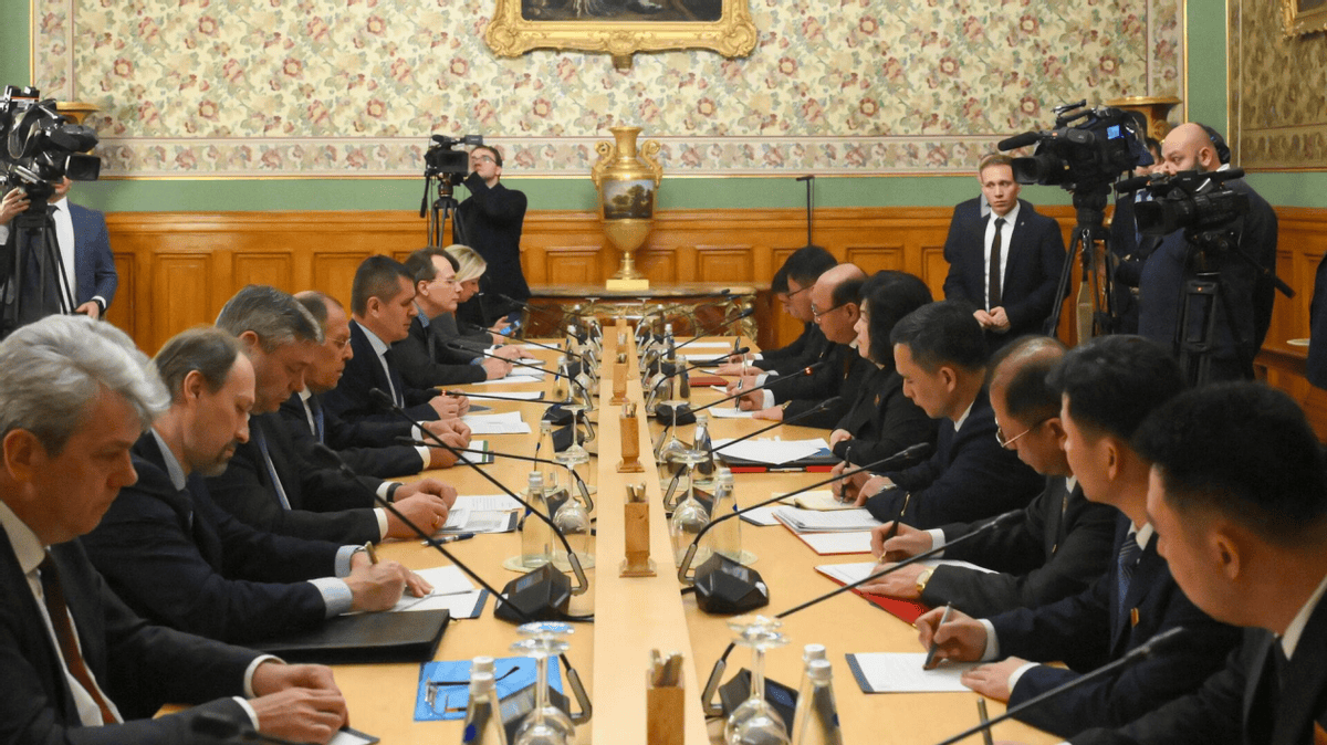 交火了!普京果然骗了全世界?1万朝军出动,朝俄与美日韩对打