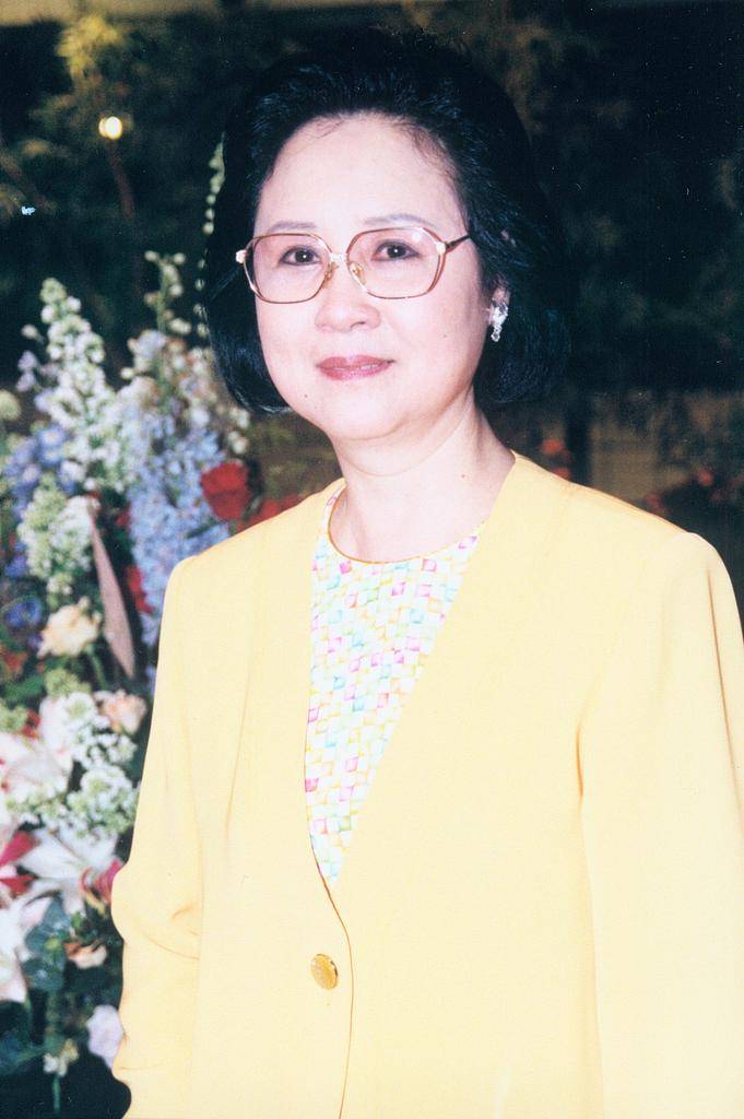 琼瑶翩然离世，留下比言情小说更多的思考