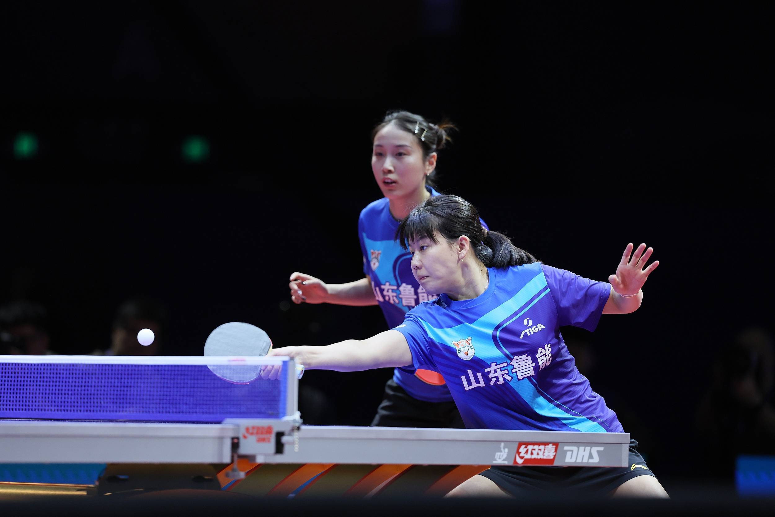 孙颖莎五局大战逆转王曼昱,难阻山东鲁能队捧起乒超女团冠军