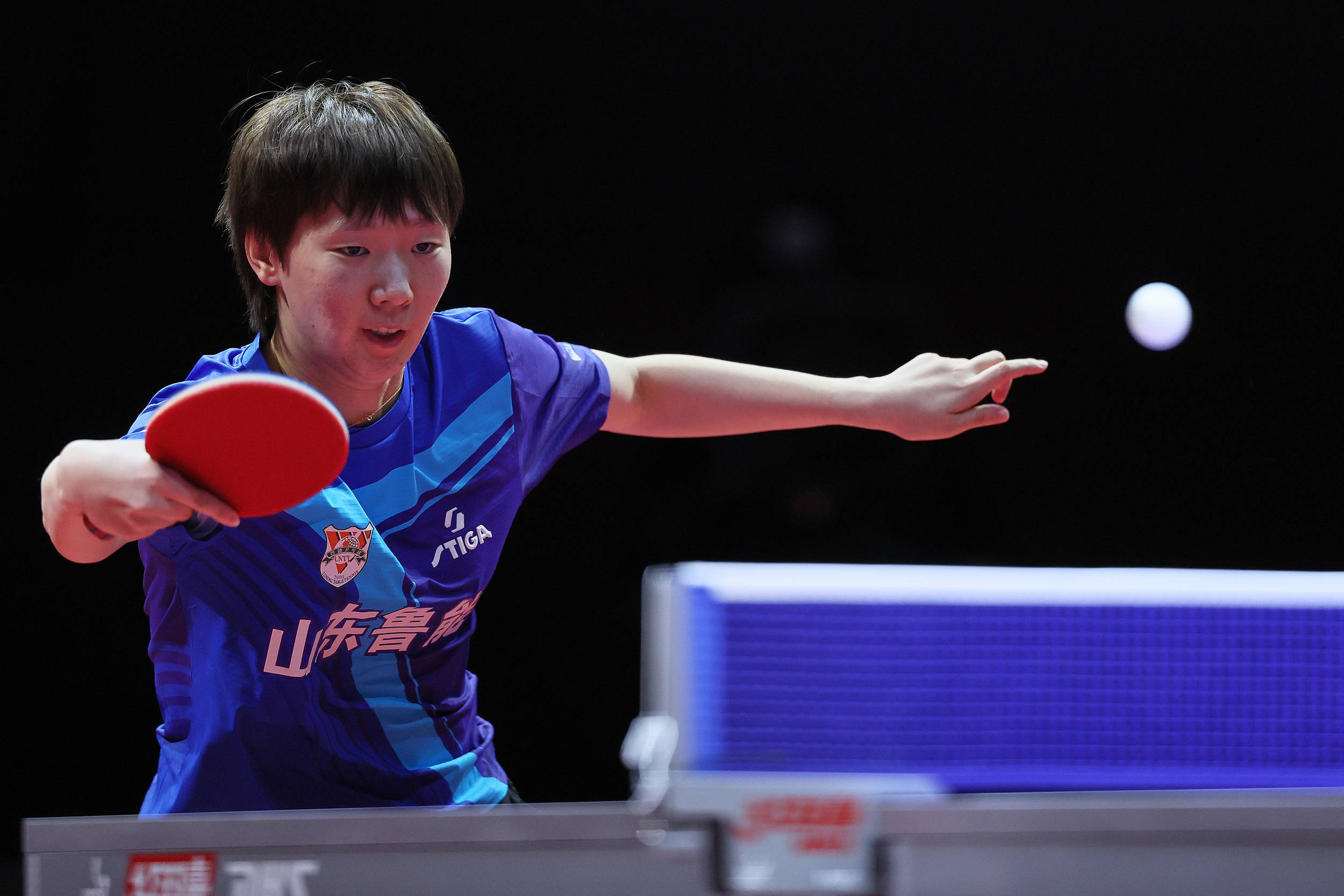 孙颖莎五局大战逆转王曼昱,难阻山东鲁能队捧起乒超女团冠军