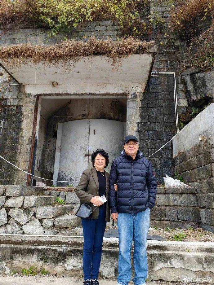 青岛小哥黄晓明，突然发文：圆梦！