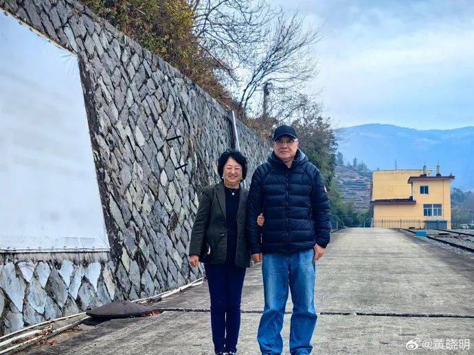 青岛小哥黄晓明，突然发文：圆梦！