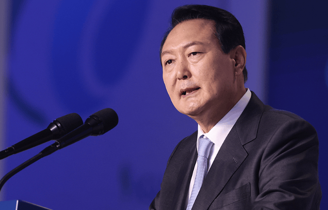 韩国一夜变天！尹锡悦逼中国买单，中方走了步妙棋，文在寅被迫出山