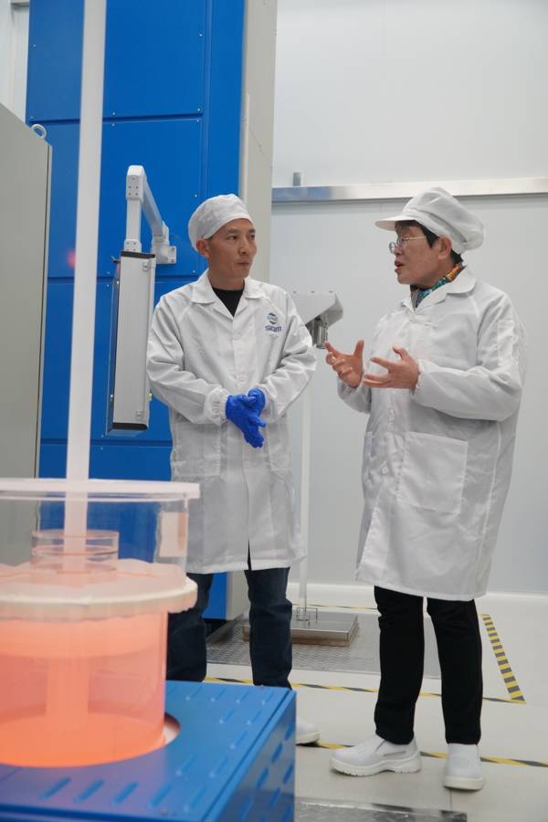 上海光机所胡丽丽：低调的女科学家做出“不低调”的钕玻璃｜奋勇争先实干家
