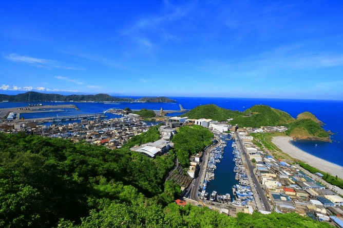 嚣张至极！我军全向围岛，台当局拿陆配撒气，美察觉不对紧急撤离！