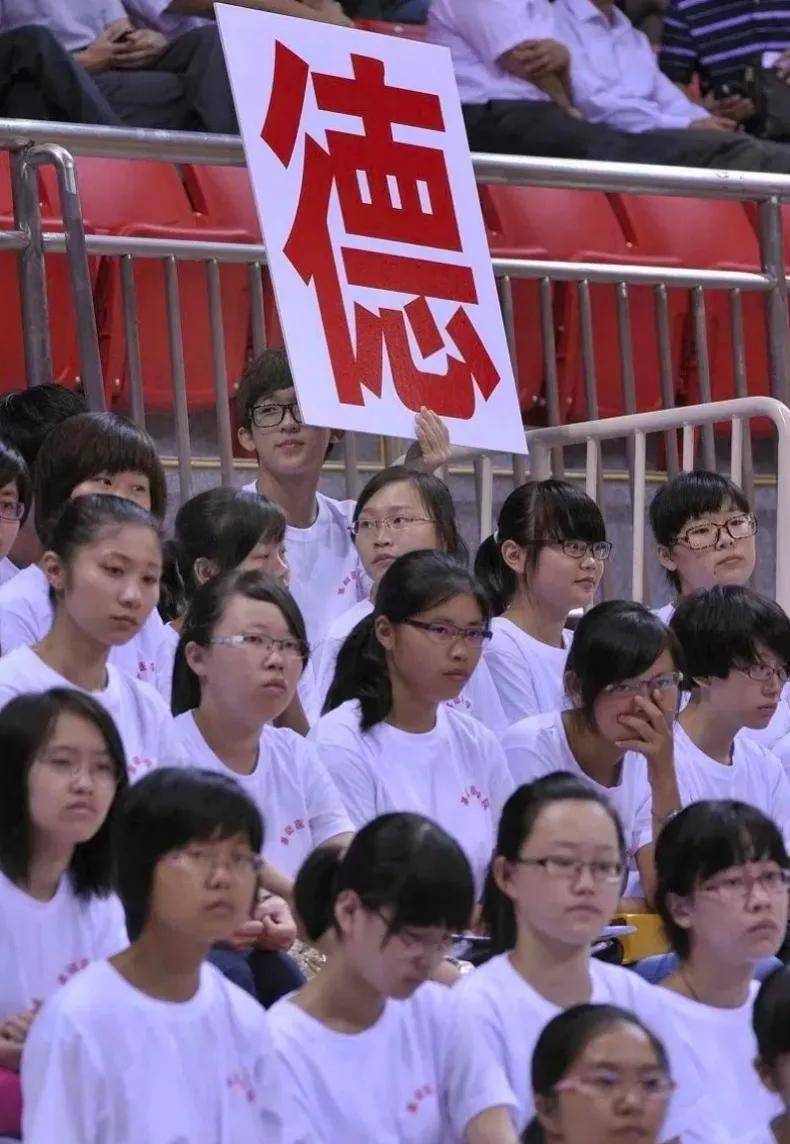 金融学生成了医学博士，协和“4+4规培”究竟是怎么回事？