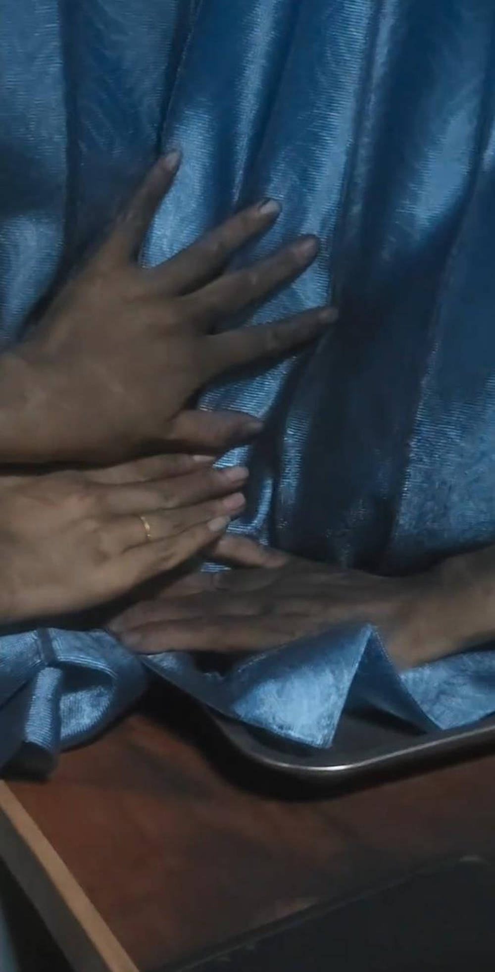 火车经山西一隧道时吸入煤灰，不少乘客变“煤蛋蛋”，铁路部门回应