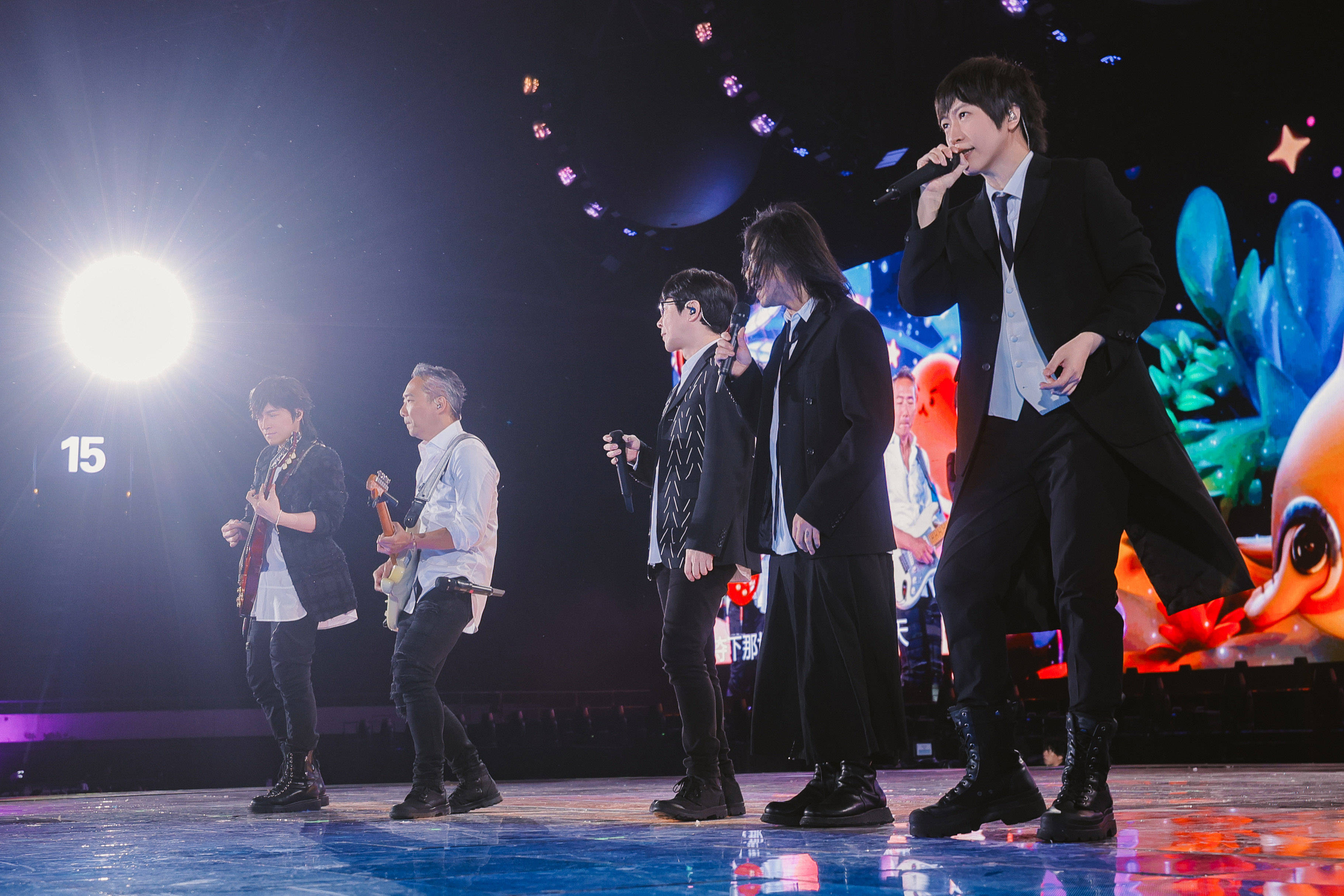 五月天哈尔滨开唱 1500台无人机惊艳星空