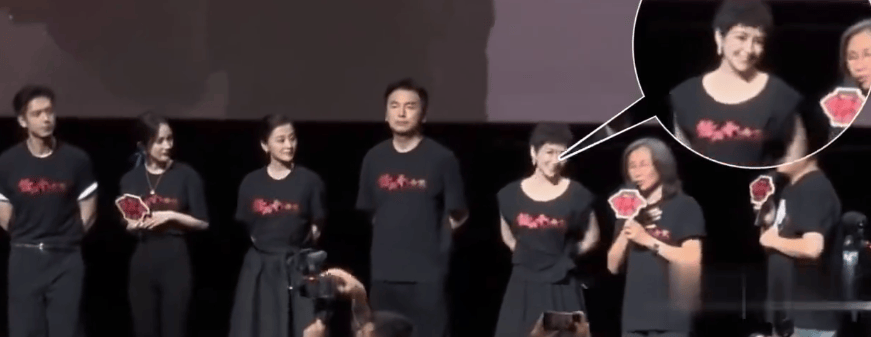 章子怡剪开领口杨幂穿蓝裙抢风头？女明星为博出位真的很拼！