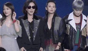 章子怡剪开领口杨幂穿蓝裙抢风头？女明星为博出位真的很拼！