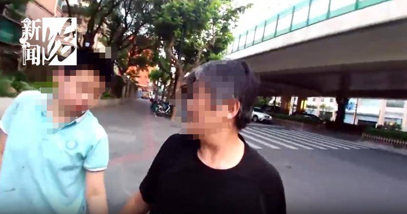 上海街头男孩崩溃大哭：爸妈要放弃我了！交警坐路边耐心安慰，网友泪奔