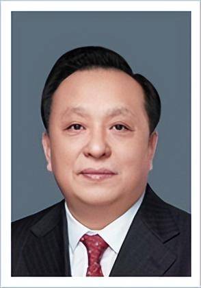 中组部有关负责同志宣布中央决定:他们的职务调整