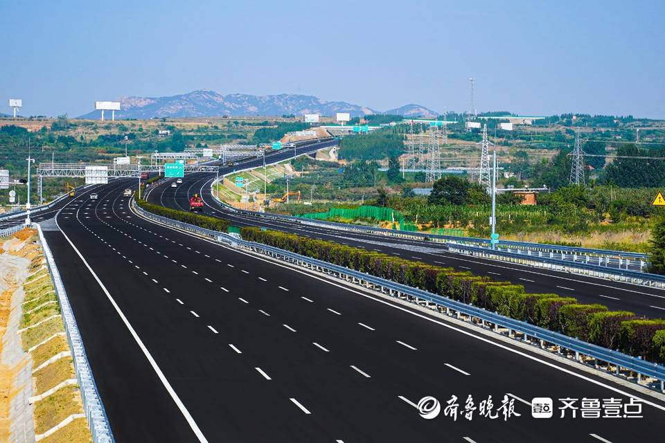 “抢出来”的烟台八车道高速路:千余人三班接力,8公里昼夜奔赴