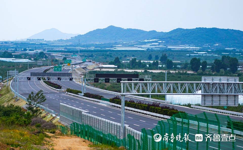 “抢出来”的烟台八车道高速路:千余人三班接力,8公里昼夜奔赴
