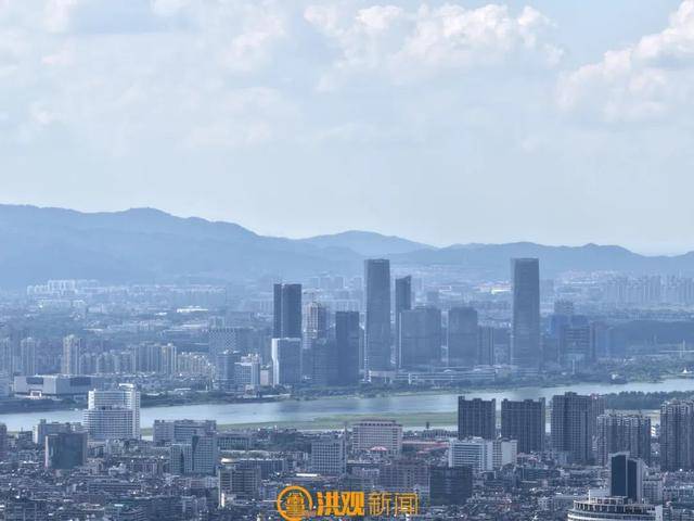 网友拍到南昌梅岭与百公里外的庐山同框？专业人员：可以的