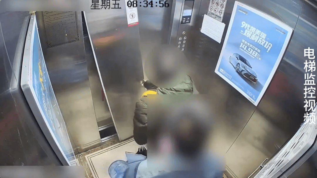 男子着急上班怪电梯，扇了电梯3巴掌……赔3.8万，拘役！