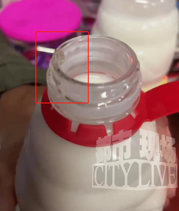 “开盖后喝了一口发现有蛆,再开一瓶,还是有蛆……”娃哈哈品牌方及市场监管局回应