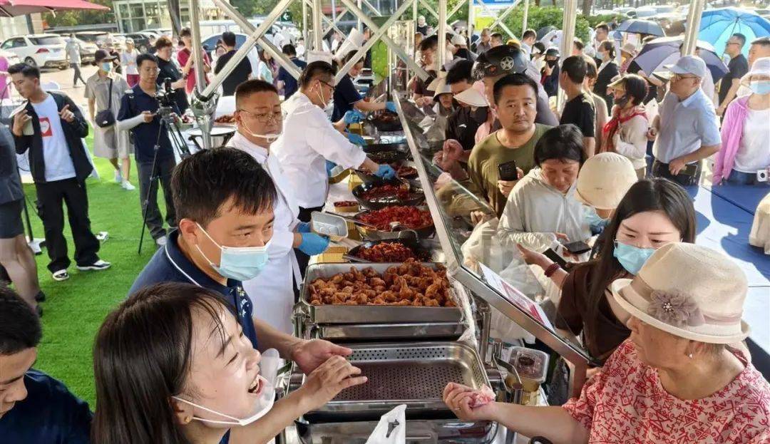 “不在乎别人说掉价” 星级酒店纷纷摆摊