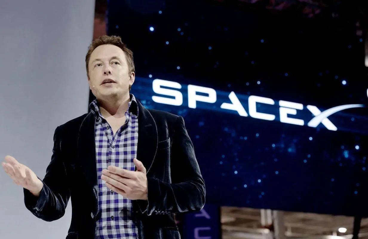 马斯克遭晴天霹雳?等不到党纲公布可能就被驱逐,美开始“内讧”