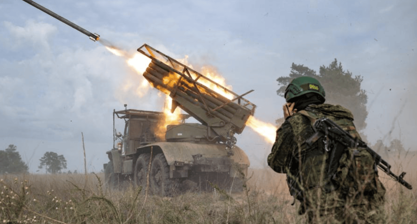 16公里大包围圈，俄军30万大军上刺刀：炸两大造船厂，炸北约教官