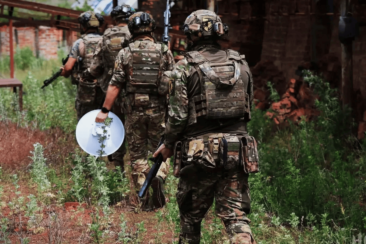 16公里大包围圈,俄军30万大军上刺刀:炸两大造船厂,炸北约教官