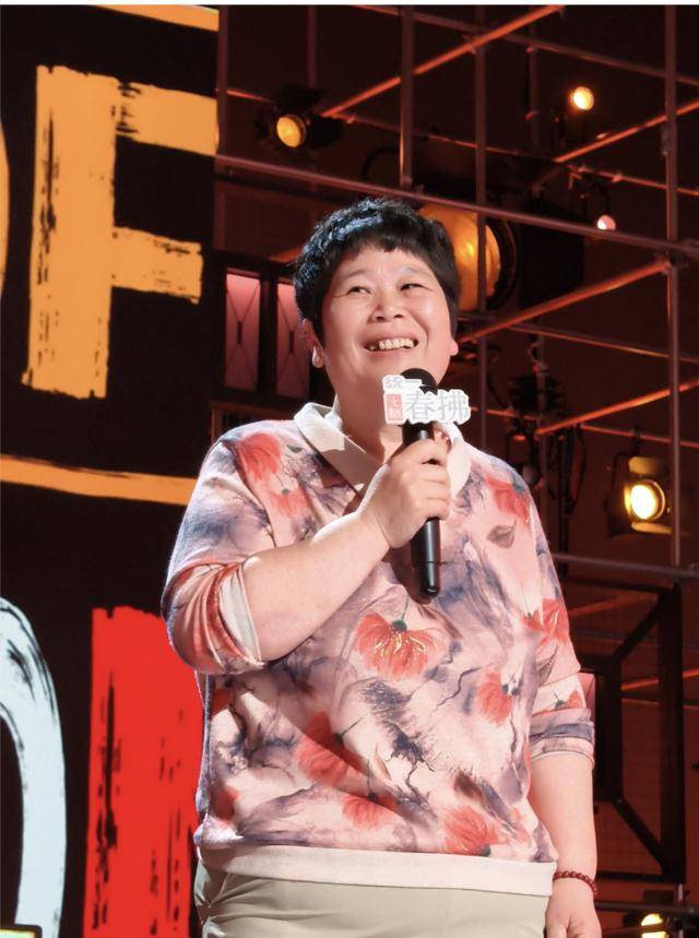 临沂50岁“房主任”，火爆全网！网友：笑着笑着就哭了