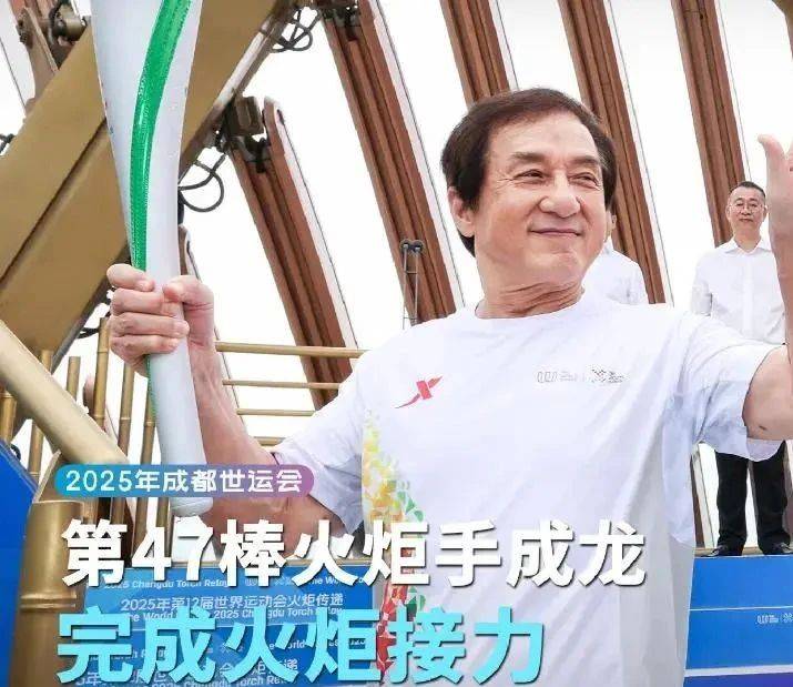 考古|成龙被传当爷爷?疑助儿子迎娶小11岁女星女儿却靠卖废品为生,他是真舍得