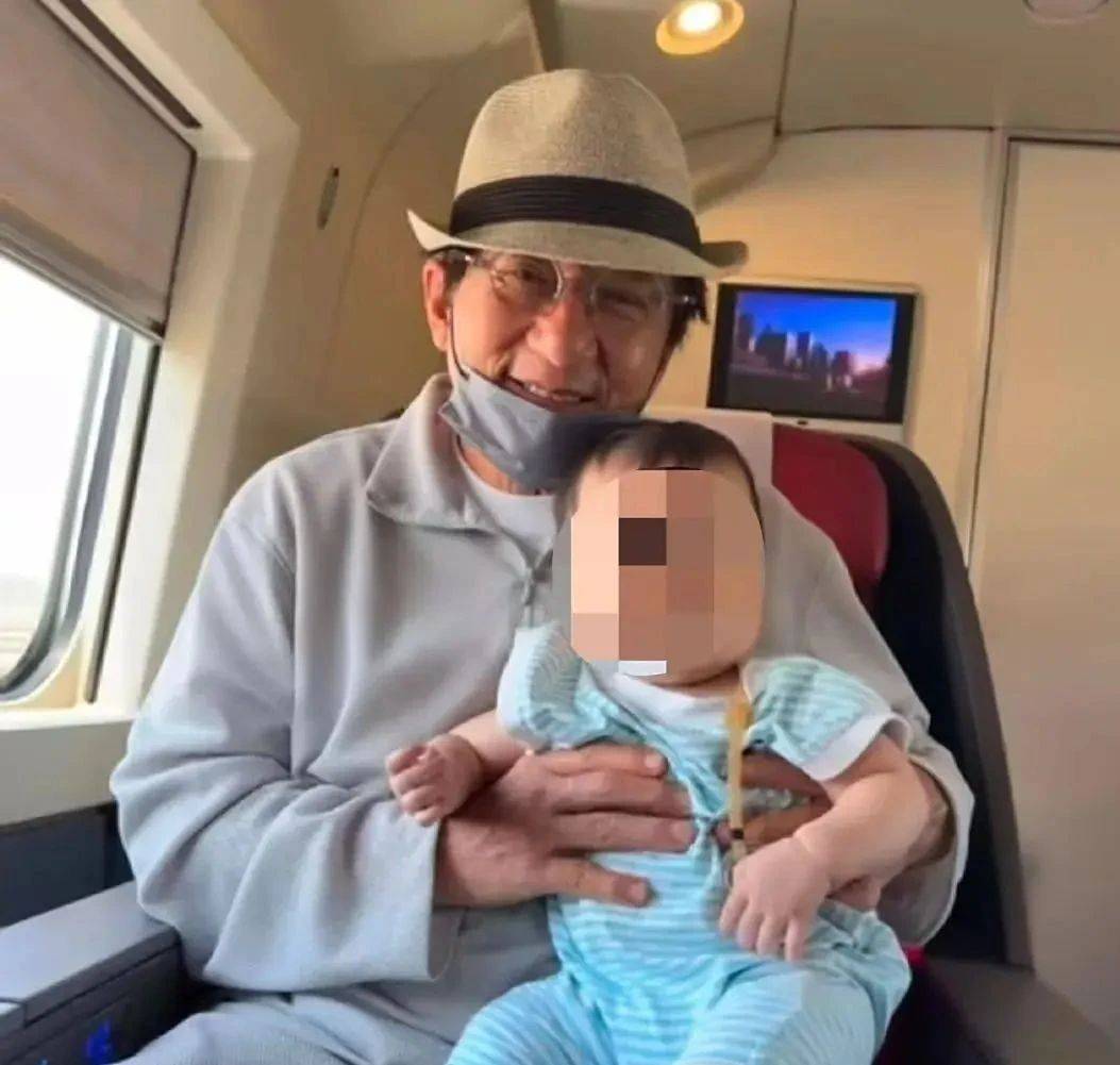 考古|成龙被传当爷爷?疑助儿子迎娶小11岁女星女儿却靠卖废品为生,他是真舍得