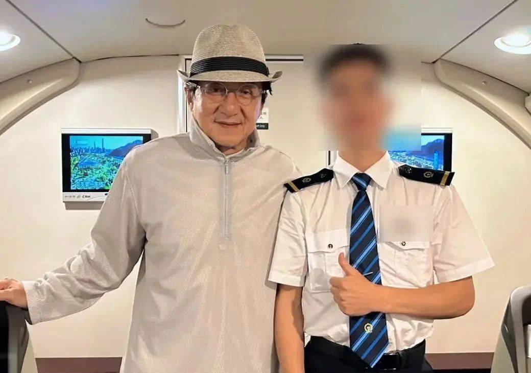 考古|成龙被传当爷爷?疑助儿子迎娶小11岁女星女儿却靠卖废品为生,他是真舍得