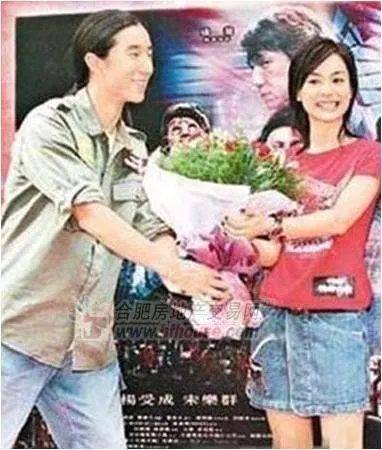 考古|成龙被传当爷爷?疑助儿子迎娶小11岁女星女儿却靠卖废品为生,他是真舍得