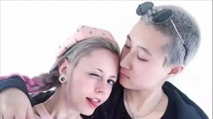 考古|成龙被传当爷爷?疑助儿子迎娶小11岁女星女儿却靠卖废品为生,他是真舍得