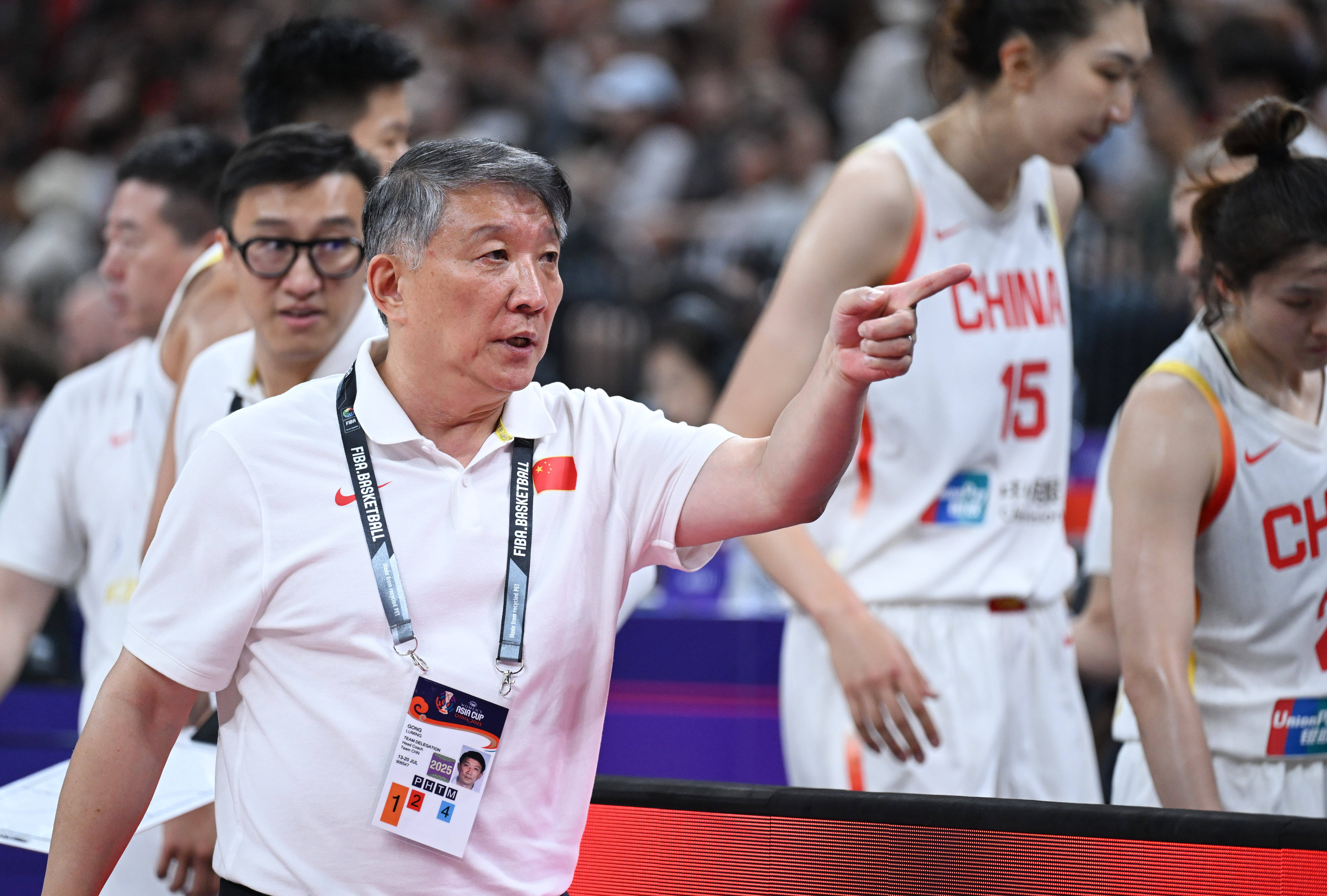 宫鲁鸣:女篮集训周期不足 8月18日起再集训2个月