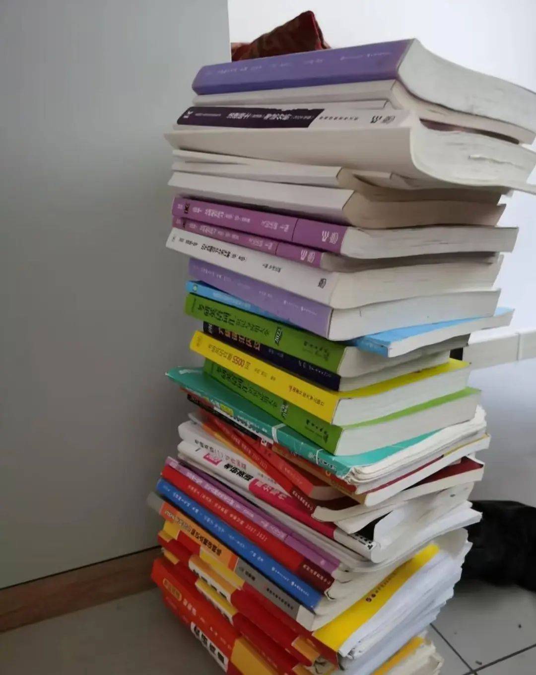 50岁阿姨烧伤致残后考取法学硕士:“拿儿子的书自学,靠学习走出创伤”