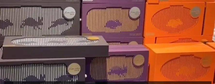 胖东来自营月饼包装设计费花了1000万？门店回应：确实花了这么多，每盒售价97元至350元不等