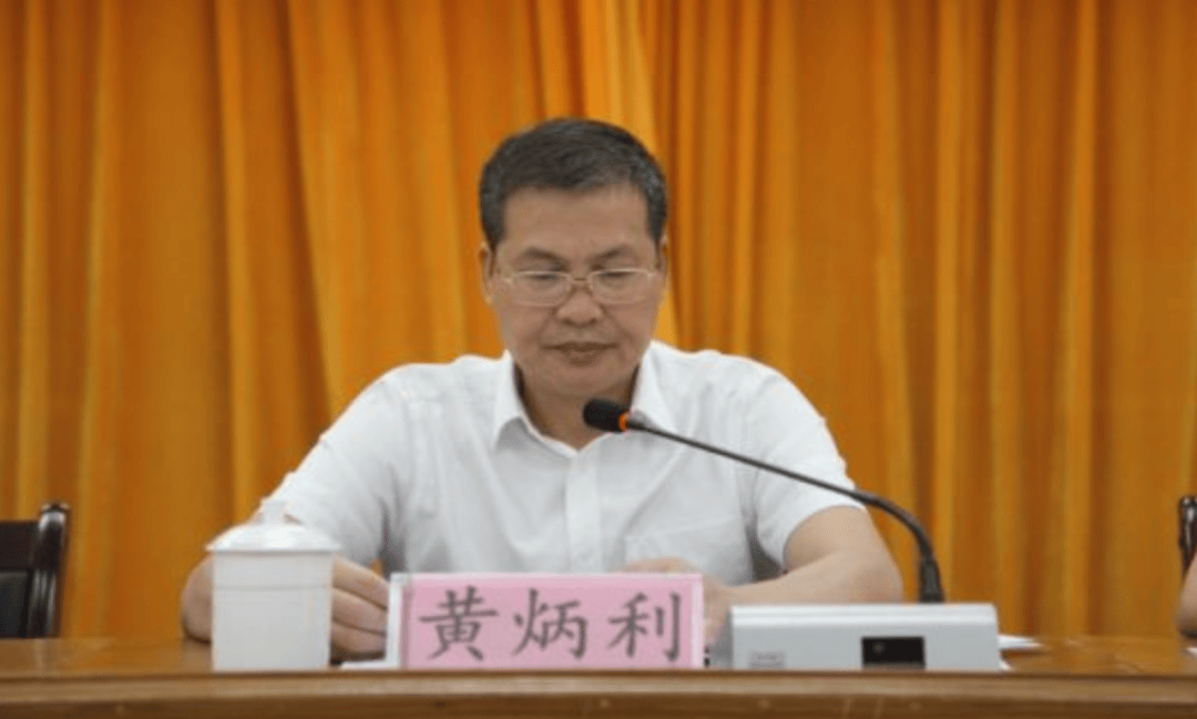 防城港市委原秘书长杨亚俊,市人大常委会原副主任黄炳利,同日被逮捕