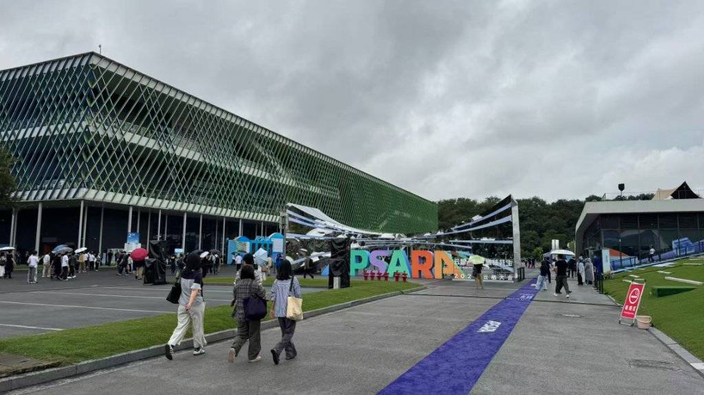 直击阿里2025云栖大会！吴泳铭：资本开支会在3800亿基础上，增加更多的投入