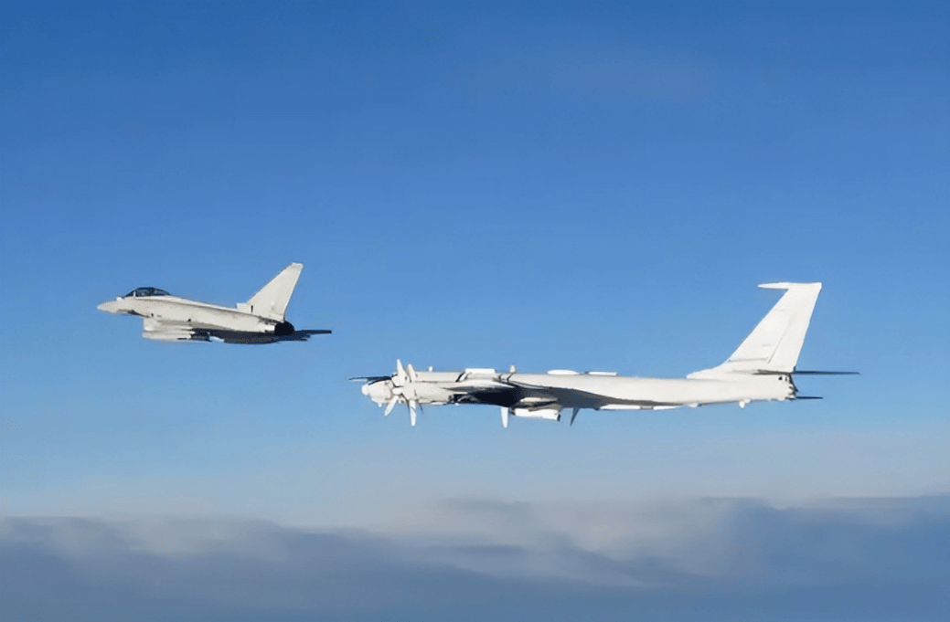 特朗普话音刚落，拉夫罗夫通告全球：敢击落俄战机，一切后果自负！