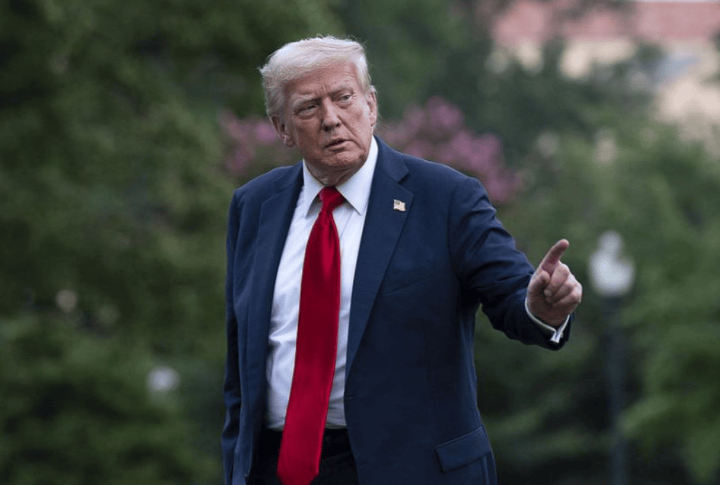 特朗普话音刚落，拉夫罗夫通告全球：敢击落俄战机，一切后果自负！