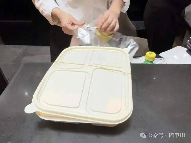 上海五星级酒店，突然大排长龙！25元装满满一盒，菜品可自选，市民直呼划算