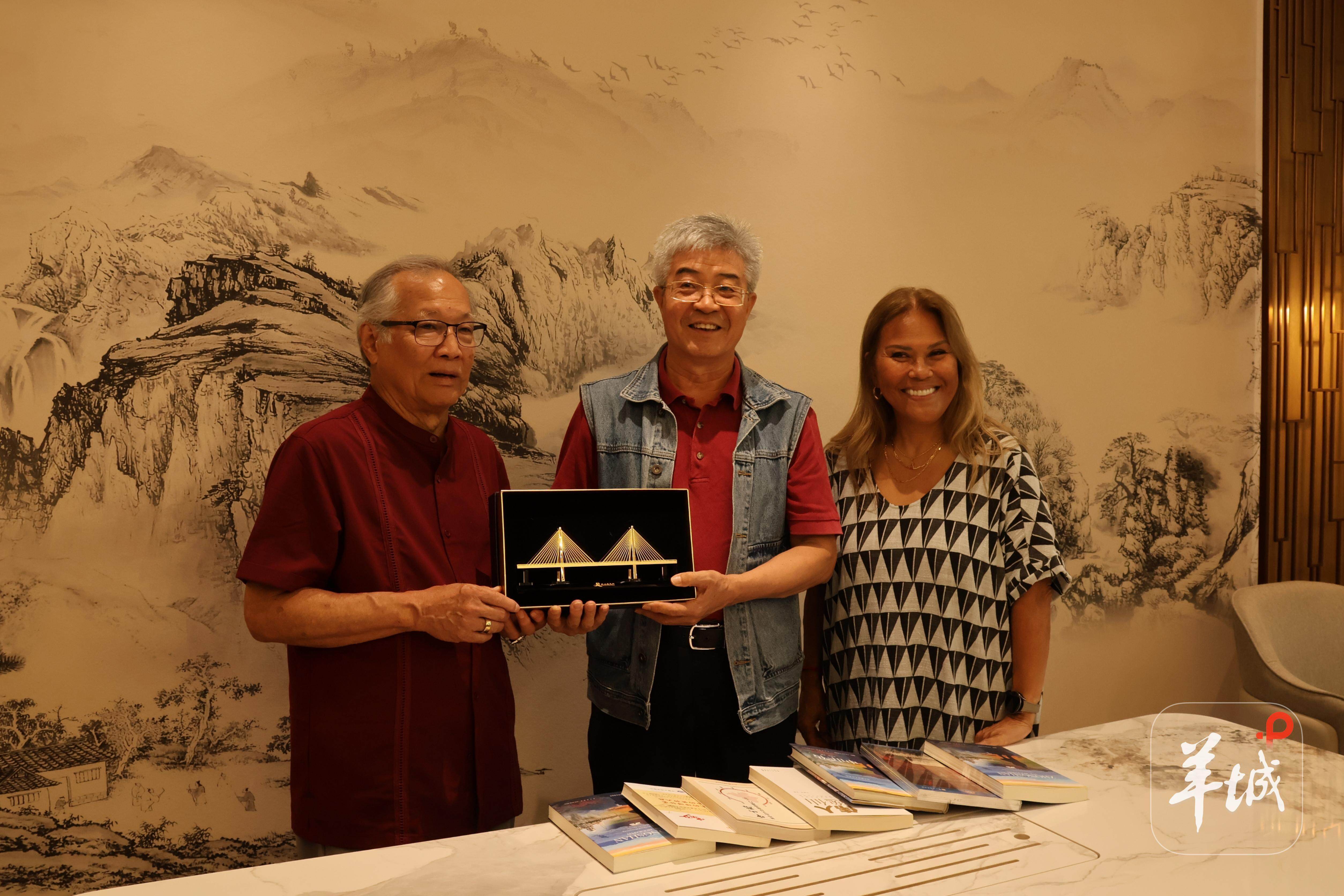 孙中山曾孙孙国雄携夫人回中山珠海寻根祭祖参观访问