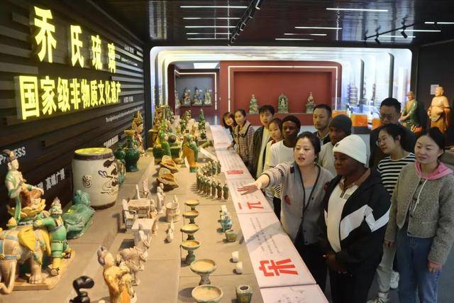 国庆期间，山西各地迎来客流高峰