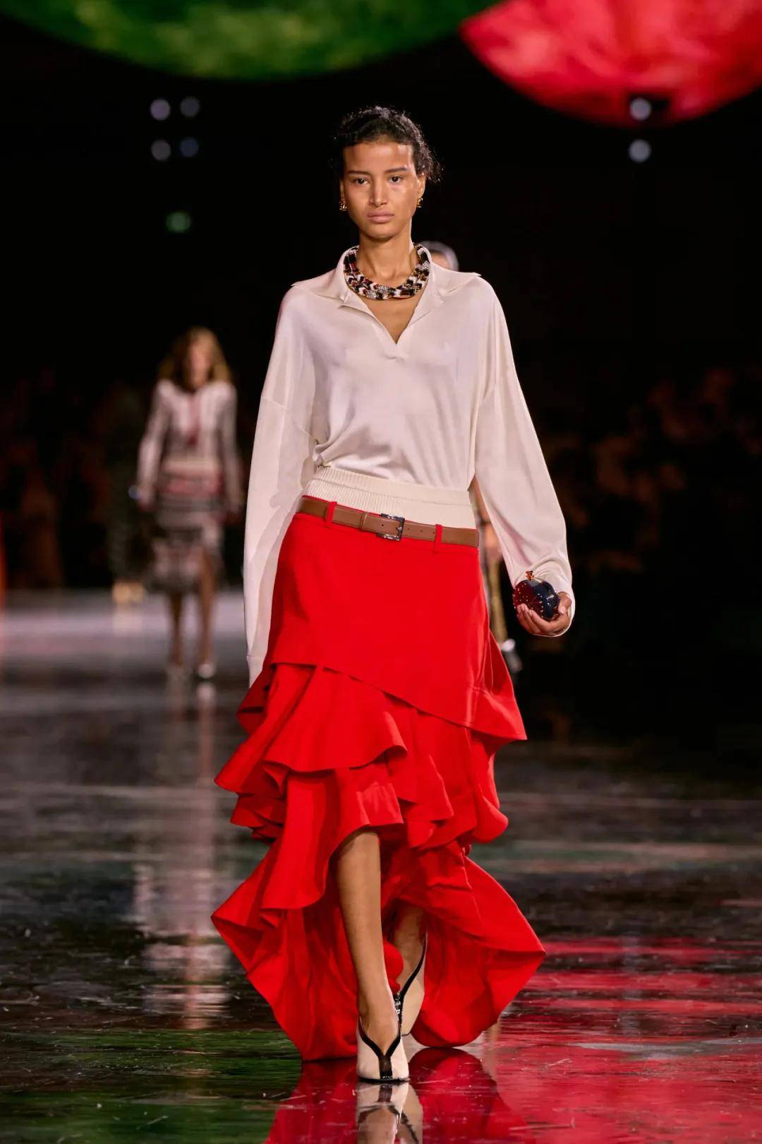 周迅、窦靖童、刘雯、井柏然同框围观香奈儿的新秘密