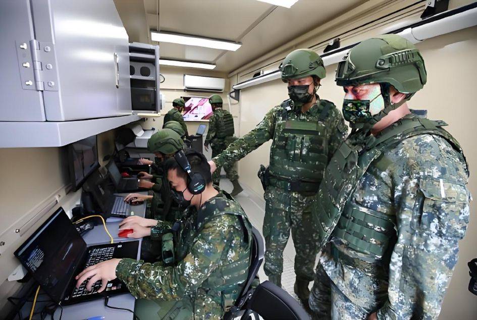 大陆开始清算之路，18名台军方“核心骨干”曝光，悬赏之后是抓捕