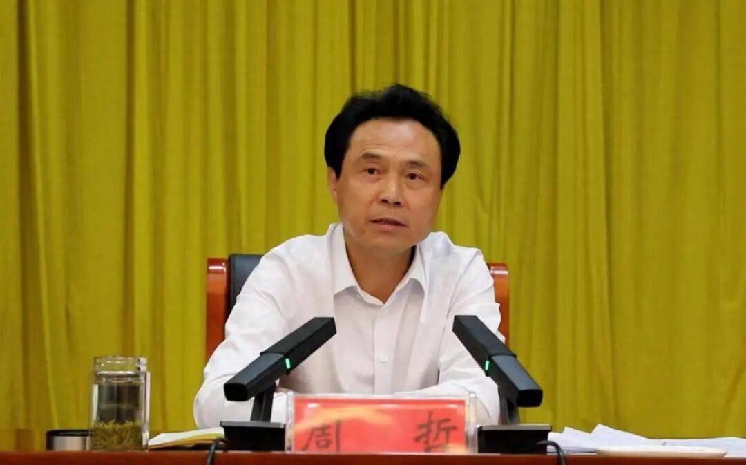 信阳市人大常委会原党组成员、副主任周哲严重违纪违法被双开