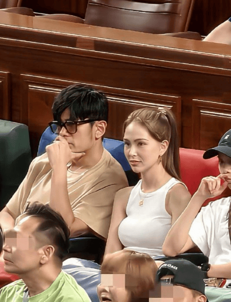 考古|昆凌现身暴瘦变化大！7年剖腹产下3娃，从“打工妹”到“天王嫂”，她的辛苦谁懂