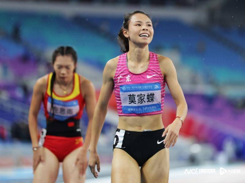 又是0.12秒决胜负!莫家蝶不敌刘英兰获女子400米亚军